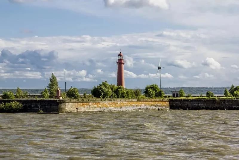 Fort Konstantin and lighthouse beside the water
